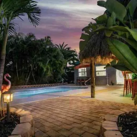 Personal Private Resort Two Houses Sleeps 16